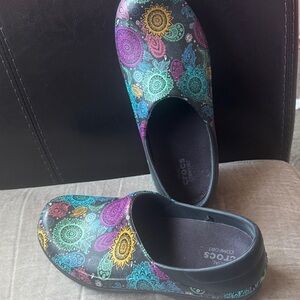 CROCS Kids Colorful Paisley Clogs